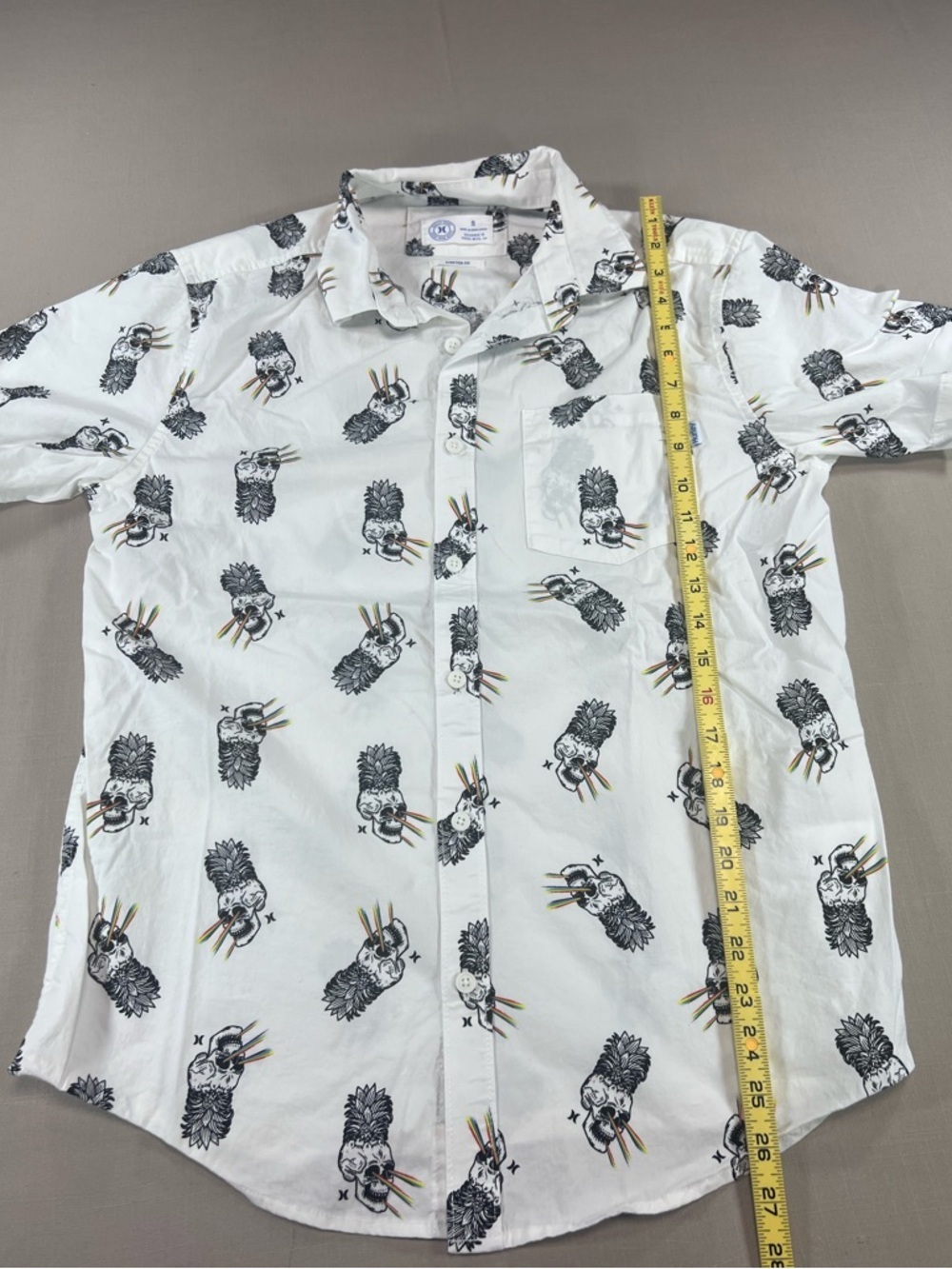 Hurley Men’s S White Skull Pineapple Print Short Sleeve Button Down Stretch Fit - Picture 5 of 10